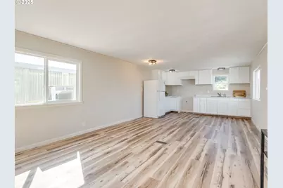 612 N Cascade Dr #23, Woodburn, OR 97071 - Photo 11