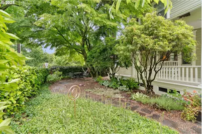 3906 S Kelly Ave, Portland, OR 97239 - Photo 3