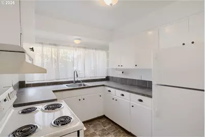 1147 SE 174th Ave, Portland, OR 97233 - Photo 9