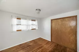 16560 SE Haig Dr, Portland, OR 97236 - Photo 17