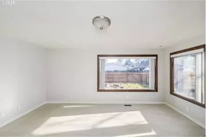 16560 SE Haig Dr, Portland, OR 97236 - Photo 23