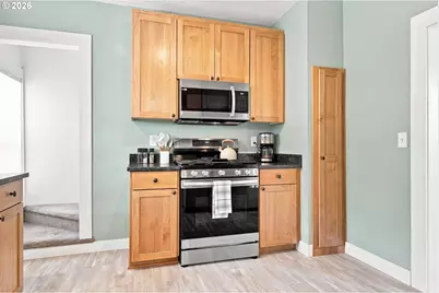 207 N Oak St, Bingen, WA 98605 - Photo 27