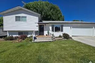285 NE College St, Dufur, OR 97021 - Photo 1