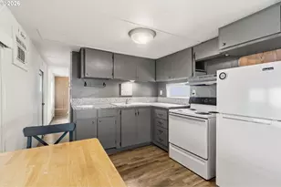 205 S 54th St, Springfield, OR 97478 - Photo 9