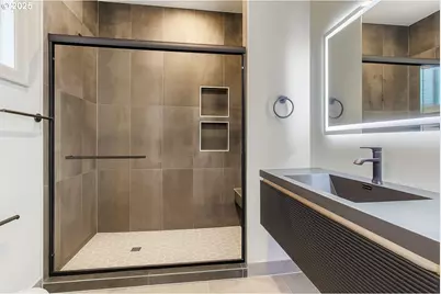 122 NE 44th Ave, Portland, OR 97213 - Photo 5