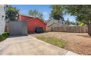3223 SE 122nd Ave, Portland, OR 97236 - Photo 9