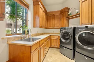 811 NE Brennan Ln, Hillsboro, OR 97124 - Photo 23