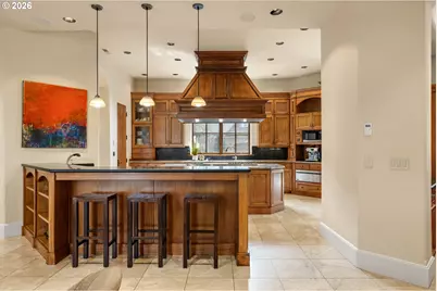 811 NE Brennan Ln, Hillsboro, OR 97124 - Photo 11