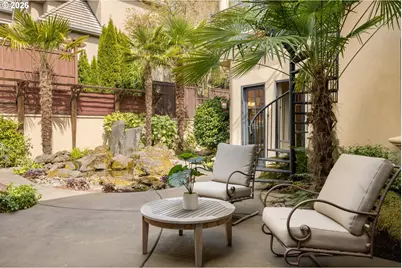 811 NE Brennan Ln, Hillsboro, OR 97124 - Photo 33