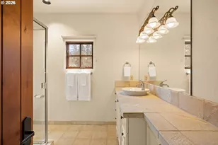 811 NE Brennan Ln, Hillsboro, OR 97124 - Photo 29