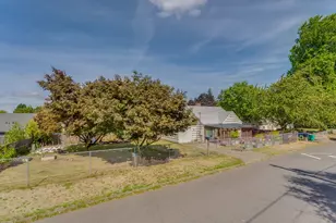 6709 NE Sumner St, Portland, OR 97218 - Photo 3