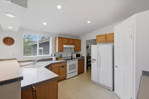 247 1st Ave, Coos Bay, OR 97420 - Photo 17
