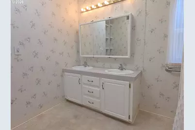 15768 SE Powell Blvd #28, Portland, OR 97236 - Photo 35