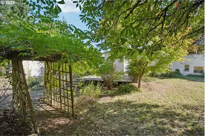 11851 SE Madison St, Portland, OR 97216 - Photo 39