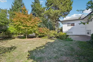 11851 SE Madison St, Portland, OR 97216 - Photo 37