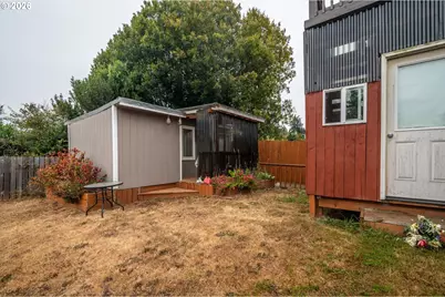 1080 State St, North Bend, OR 97459 - Photo 17