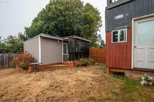 1080 State St, North Bend, OR 97459 - Photo 17