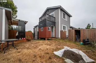 1080 State St, North Bend, OR 97459 - Photo 15