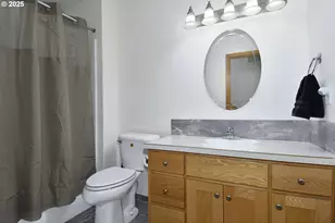 2036 NW Woodland Dr, McMinnville, OR 97128 - Photo 23