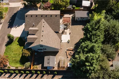 2036 NW Woodland Dr, McMinnville, OR 97128 - Photo 5