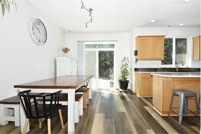 2036 NW Woodland Dr, McMinnville, OR 97128 - Photo 9