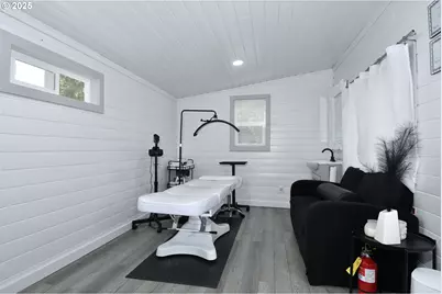 2036 NW Woodland Dr, McMinnville, OR 97128 - Photo 25