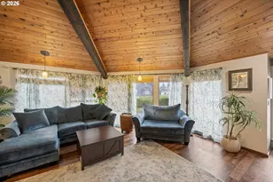 1205 NW Littlewood Ct, Roseburg, OR 97471 - Photo 3