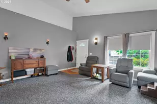 3392 Falcon Dr, Springfield, OR 97477 - Photo 9