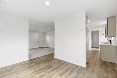 601 1/2 Helton St, Castle Rock, WA 98611 - Photo 9