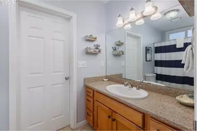589 W Olive St, Newport, OR 97365 - Photo 19