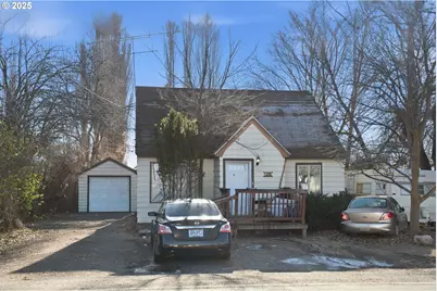 3964 Clinton Ave, Klamath Falls, OR 97603 - Photo 1