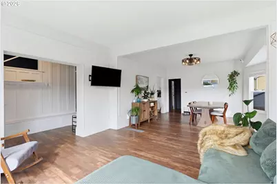 8243 NE Hassalo St, Portland, OR 97220 - Photo 9