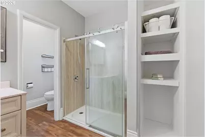 8243 NE Hassalo St, Portland, OR 97220 - Photo 17