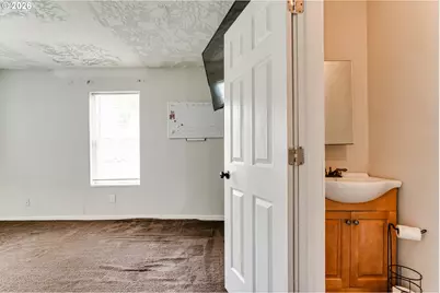525 21st St, Springfield, OR 97477 - Photo 9