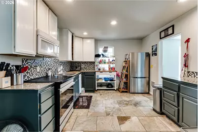 525 21st St, Springfield, OR 97477 - Photo 13