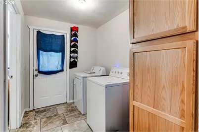 525 21st St, Springfield, OR 97477 - Photo 17