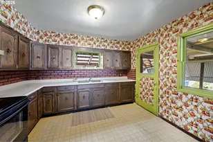 526 S 3rd St, Springfield, OR 97477 - Photo 13