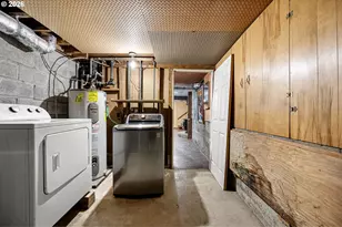 526 S 3rd St, Springfield, OR 97477 - Photo 33