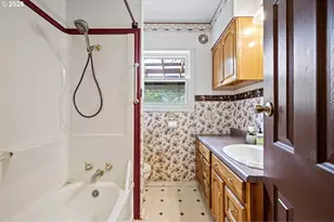 526 S 3rd St, Springfield, OR 97477 - Photo 23