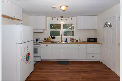 166 Iowa St, Eugene, OR 97402 - Photo 9