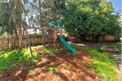 166 Iowa St, Eugene, OR 97402 - Photo 17