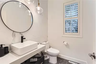 18350 SW Florendo Ln, Beaverton, OR 97007 - Photo 15