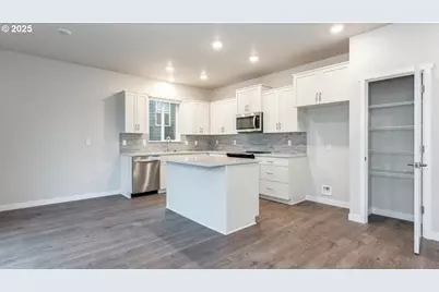 9355 SE Crystal Rose St, Happy Valley, OR 97086 - Photo 9