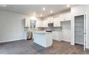 9355 SE Crystal Rose St, Happy Valley, OR 97086 - Photo 9