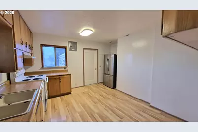 8816 SE Lafayette St, Portland, OR 97266 - Photo 7