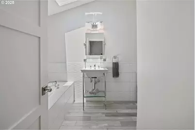 12643 S Iron Mountain Blvd, Portland, OR 97219 - Photo 39