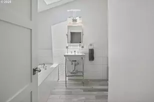 12643 S Iron Mountain Blvd, Portland, OR 97219 - Photo 39