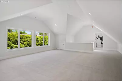 12643 S Iron Mountain Blvd, Portland, OR 97219 - Photo 29