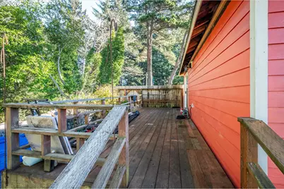 426 Ackerman Ave, Coos Bay, OR 97420 - Photo 3