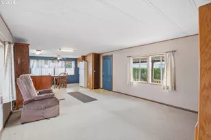 205 W Heintz St, Molalla, OR 97038 - Photo 9